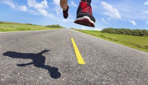 Cum sa iti protejezi picioarele in timp ce alergi?