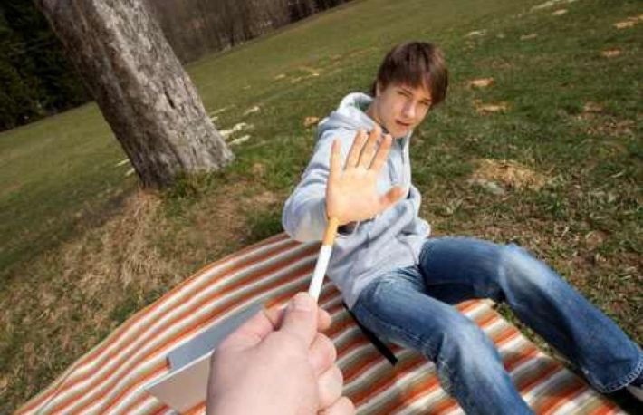 8 metode prin care poti afla daca un adolescent fumeaza