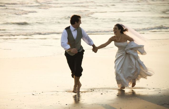 Cum sa-ti cumperi o rochie de mireasa pentru o nunta pe plaja?