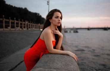 Cum sa accesorizezi o rochie rosie