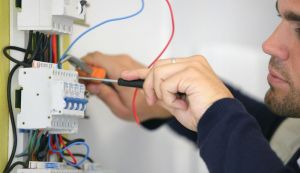 Cum sa devii electrician in Marea Britanie?