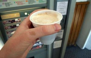 Bei CAFEA de la automat? Iata de ce n-ar trebui s-o mai faci