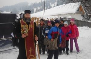 Craciun. De ce umbla preotii cu icoana inainte de Nasterea Domnului