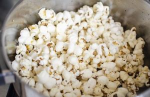 Cum sa pastrezi popcornul proaspat
