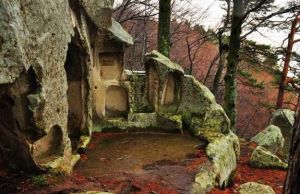 Obiective turistice in Buzau. Calatorie prin Tara Luanei, poarta lui Dumnezeu