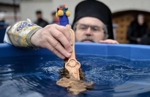 Boboteaza 2021. Cum se va imparti apa sfintita in Bucuresti