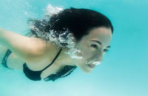Cum sa iti tii mai mult respiratia sub apa