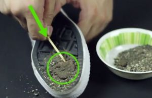 Cum sa indepartezi guma de mestecat de pe talpa pantofului