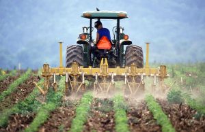 Vrei un tractor la mana a doua? Tine cont de aceste aspecte