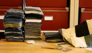 Cum poti refolosi hainele vechi, uzate sau demodate?
