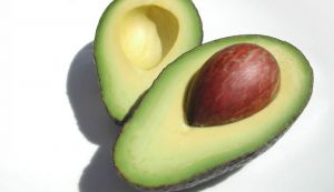 Cum sa tai un Avocado