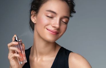 Cum se aplica un parfum