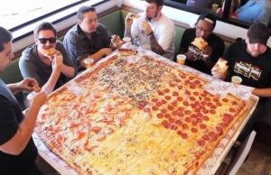 Aceasta e cea mai mare PIZZA din lume! Unde o gasesti si cat costa