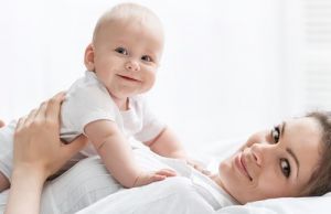 Cum sa ingrijesti un bebelus. 9 sfaturi esentiale pentru proaspetele mamici